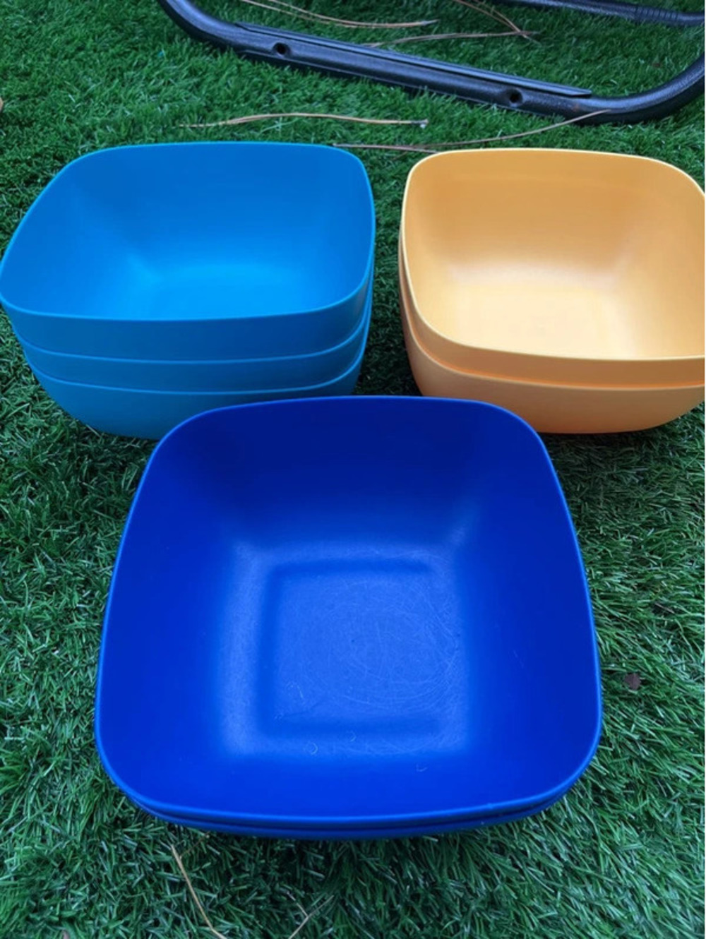 7 plastic plates